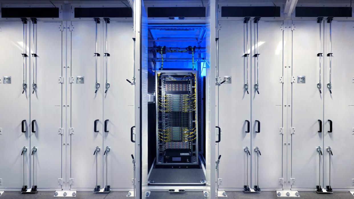 云服务新星 CoreWeave 领跑：率先采用英伟达 GB300 NVL72 芯片