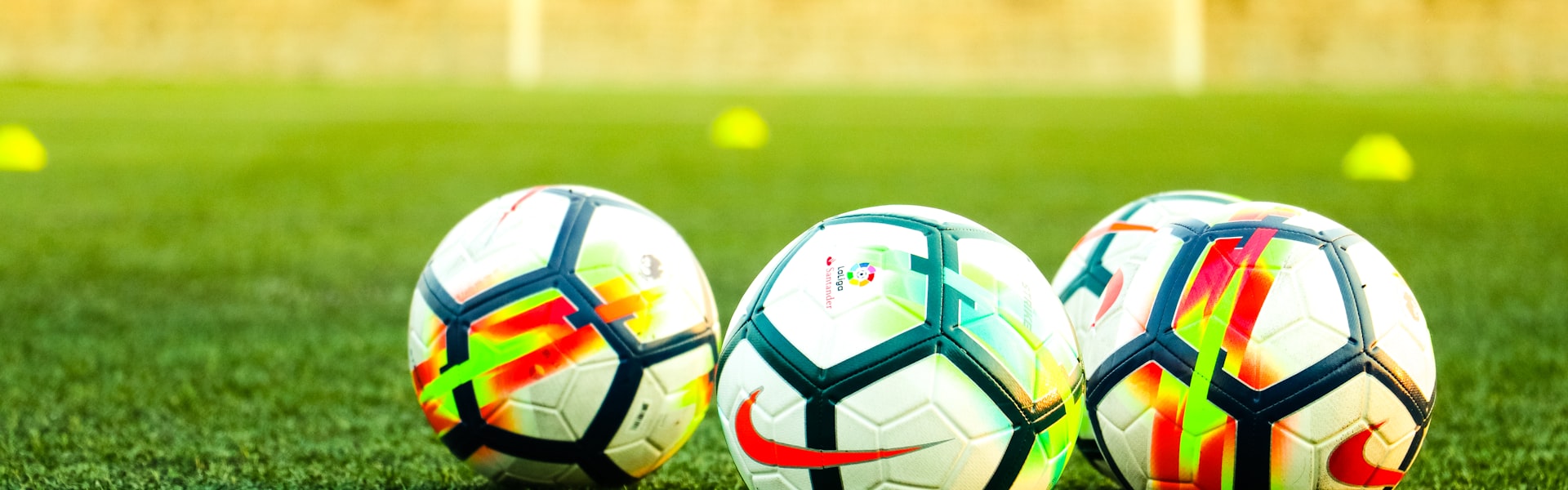 牛八体育平台主视觉横幅 - 展示足球、篮球等多项体育赛事精彩瞬间的合成图