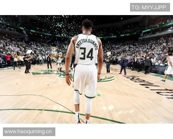 看得令人心疼,球队半场被湖人压制狂输11分,镜头一转给到欧文,他真是这队不可或缺的核心吗